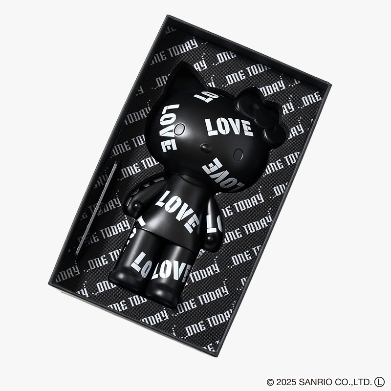 HELLO KITTY BLACK "LOVE"