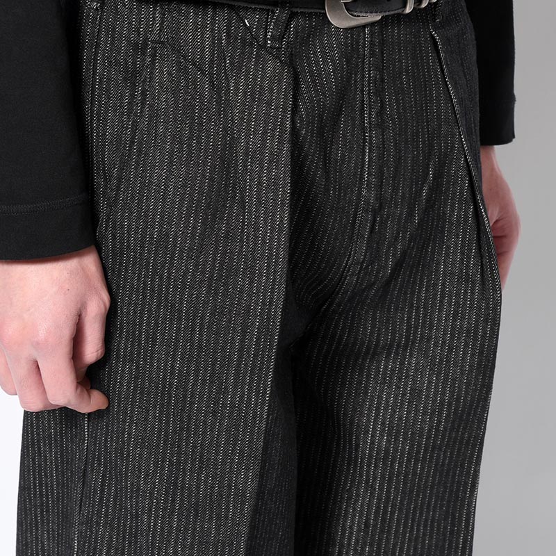 STRIPE DENIM TUCK BAGGY -One Wash -BLACK-