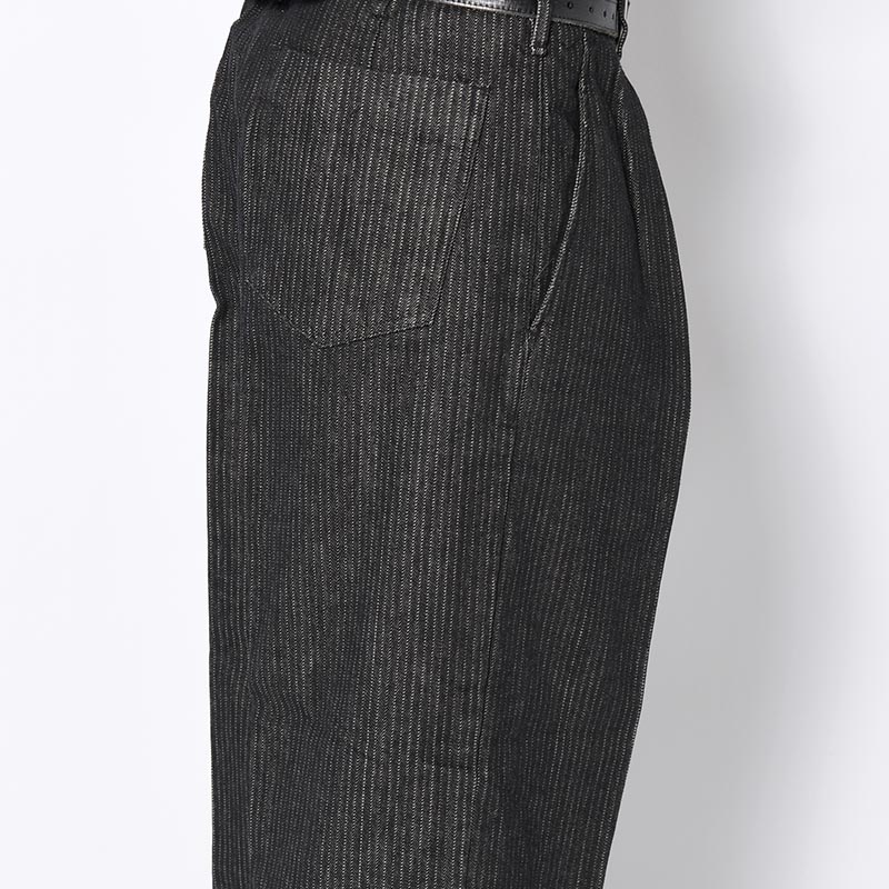 STRIPE DENIM TUCK BAGGY -One Wash -BLACK-