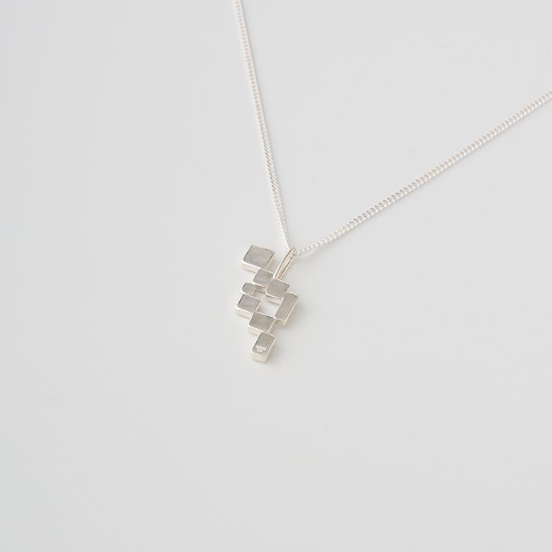 S LOGO BLOCK NECKLACE -WHITE-