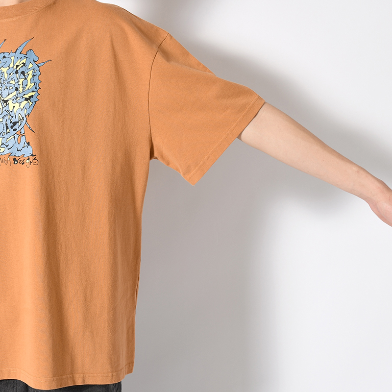SCRAMBLED HEAD T-SHIRT -CUMIN-
