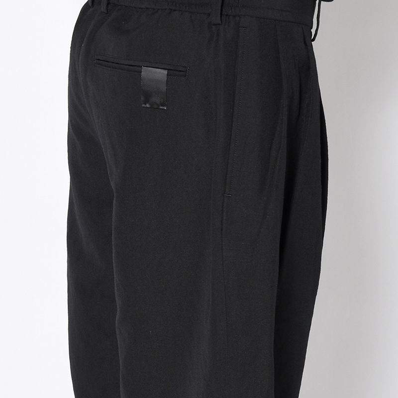 WOOL LINEN TUCKED HALF PANTS -BLACK-