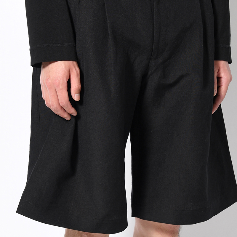 WOOL LINEN TUCKED HALF PANTS -BLACK-