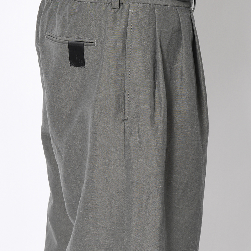 WOOL LINEN TUCKED HALF PANTS -GRAY-