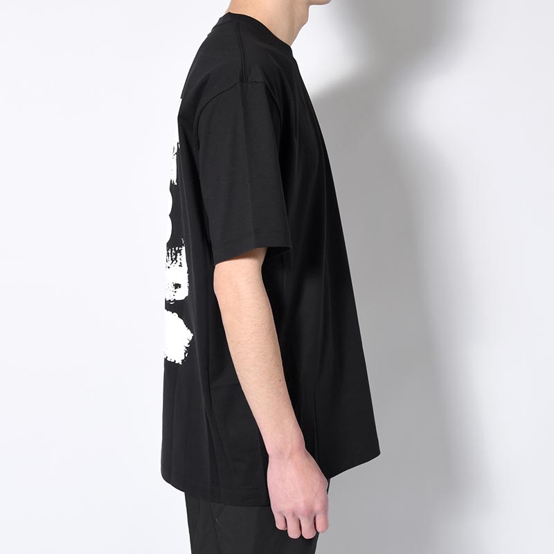 U GFX SS TEE -BLACK-