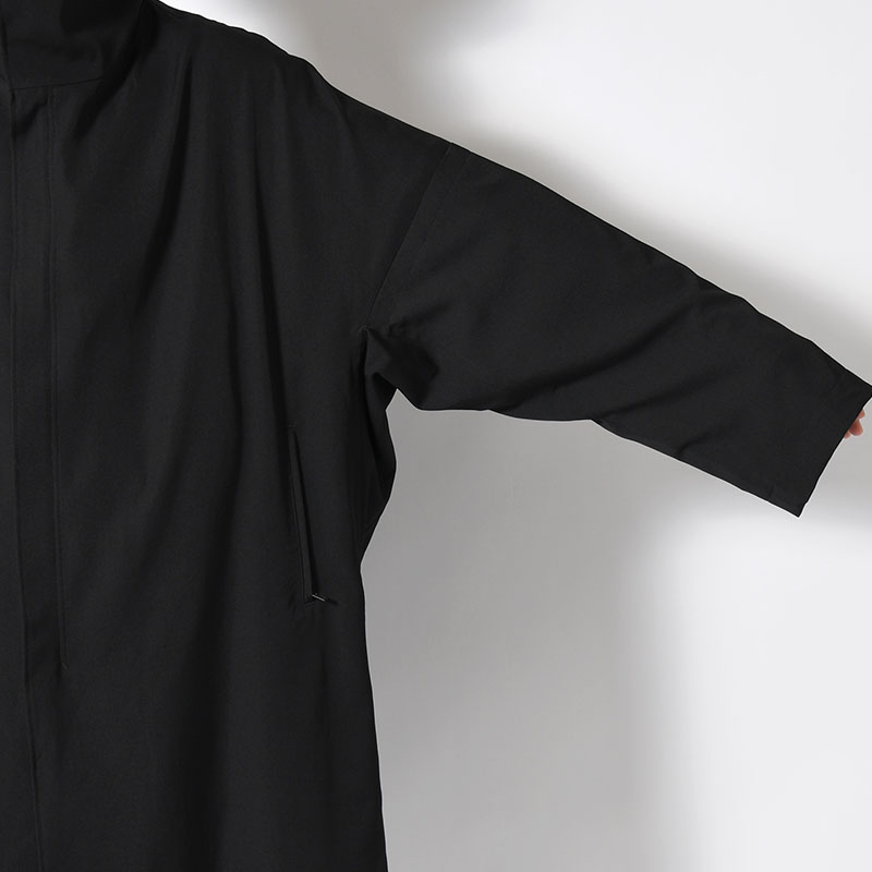 WOOL GABARDINE STRAIGHT CUTTING STAND COLLAR COAT -BLACK-