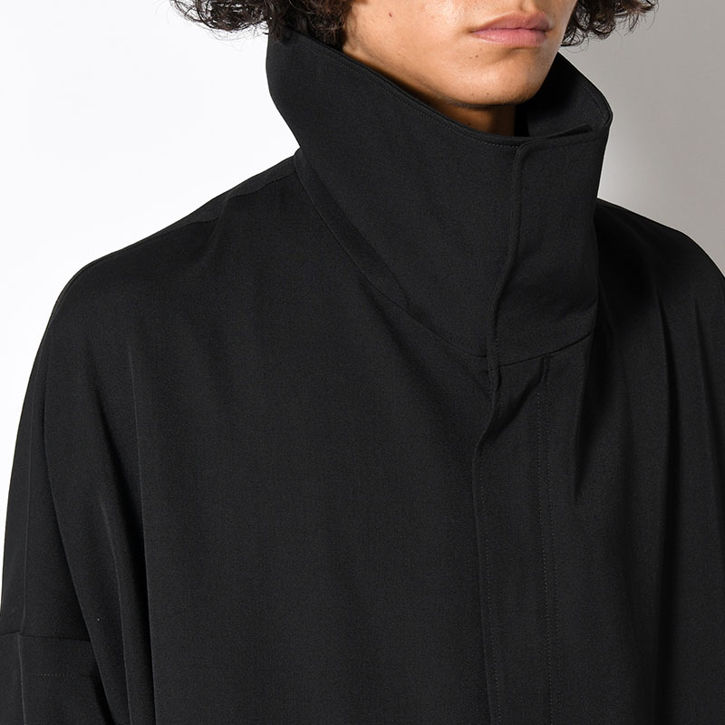 WOOL GABARDINE STRAIGHT CUTTING STAND COLLAR COAT -BLACK-