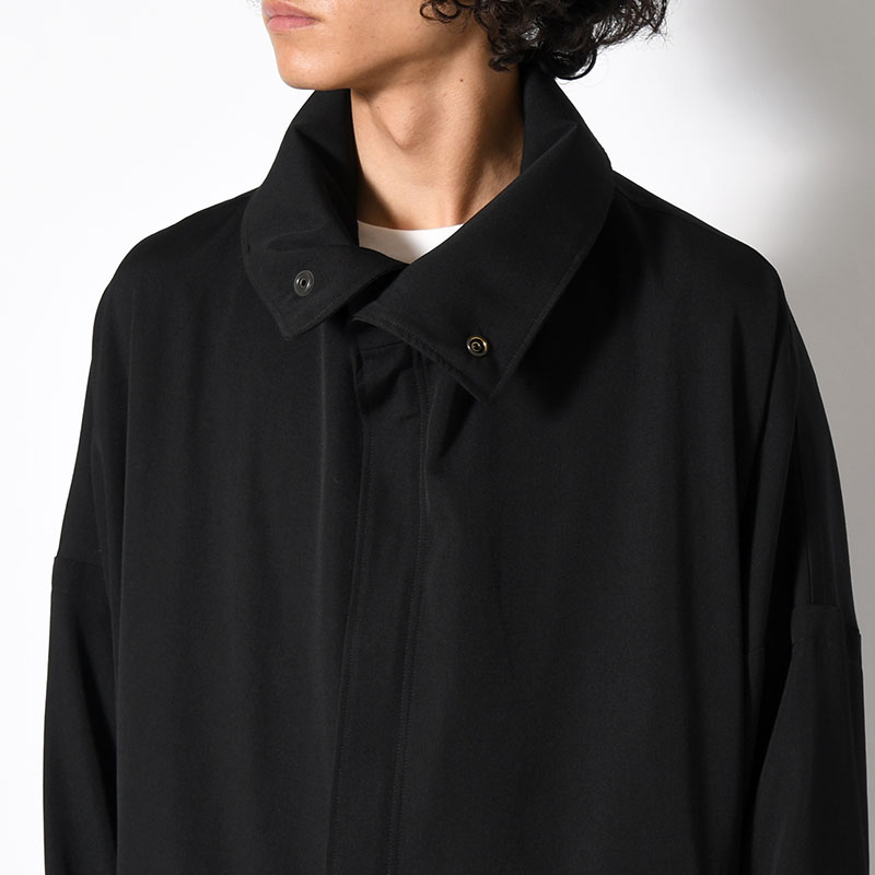 WOOL GABARDINE STRAIGHT CUTTING STAND COLLAR COAT -BLACK-