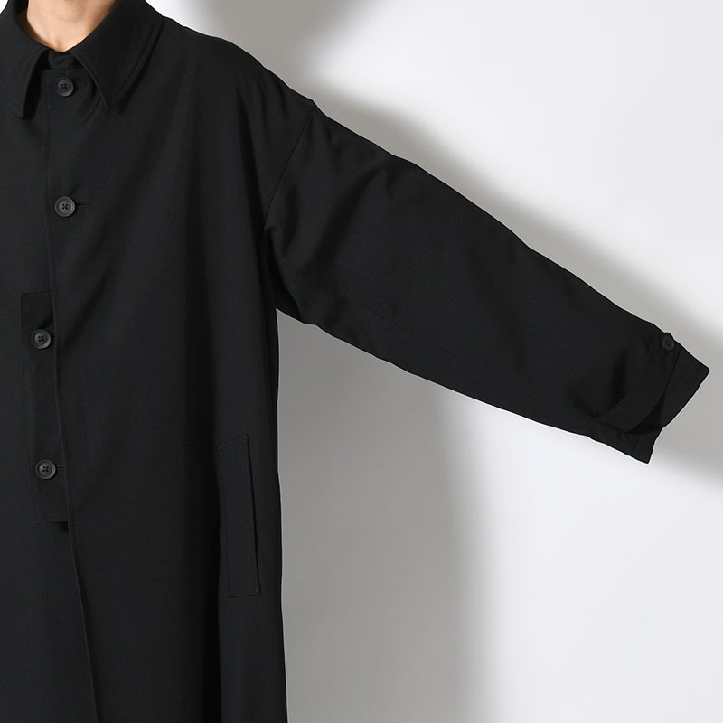 WOOL GABARDINE DESIGNED SLEEVE COAT -BLACK-