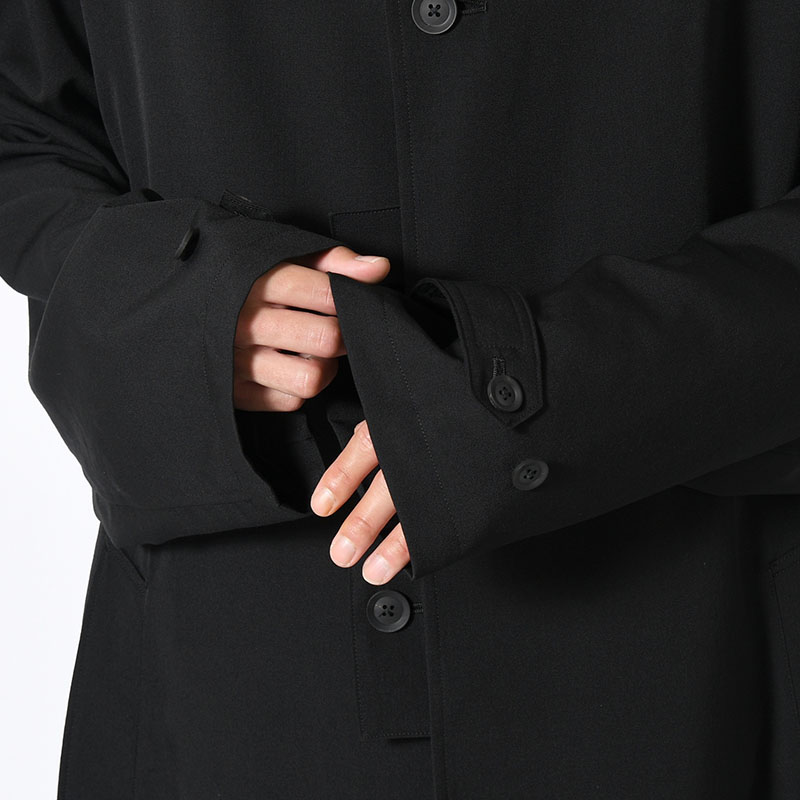 WOOL GABARDINE DESIGNED SLEEVE COAT -BLACK-
