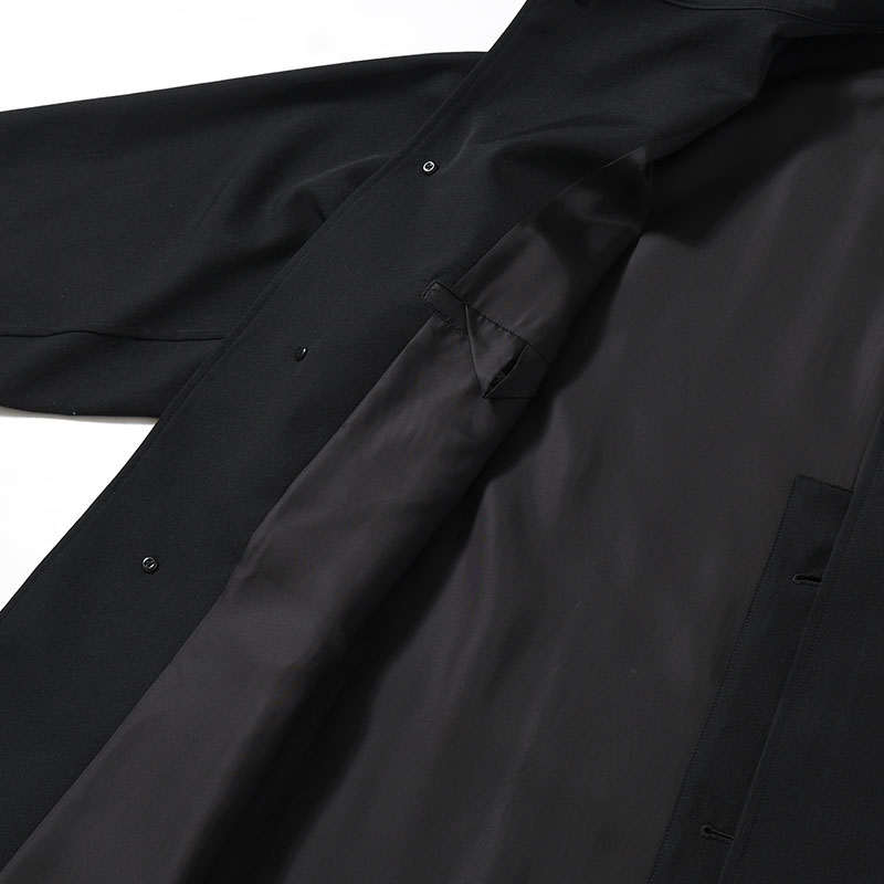 WOOL GABARDINE DESIGNED SLEEVE COAT -BLACK-