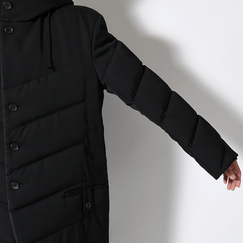 WOOL GABARDINE DIAGONAL PADDED HOODED JACKET -BLACK-