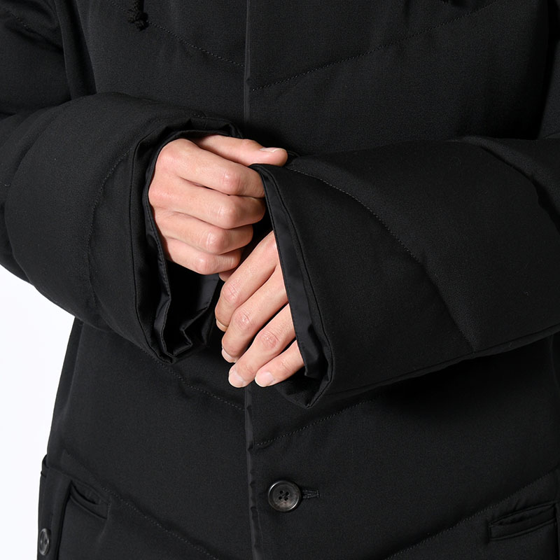 WOOL GABARDINE DIAGONAL PADDED HOODED JACKET -BLACK-