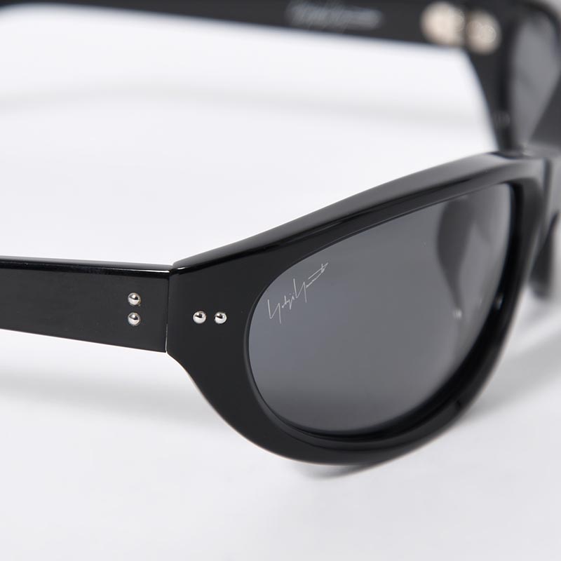 BLACK ACETATE CURVE SUNGLASSES -GREY-