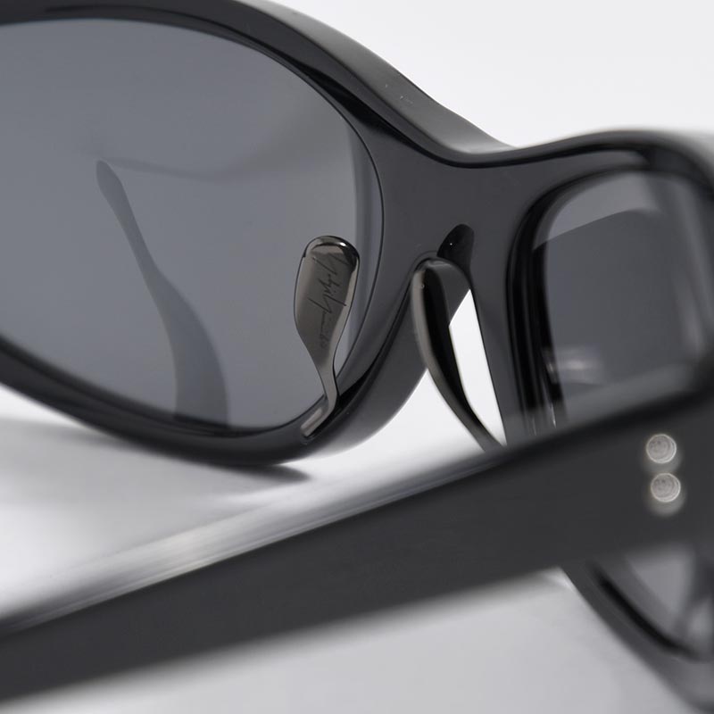 BLACK ACETATE CURVE SUNGLASSES -GREY-