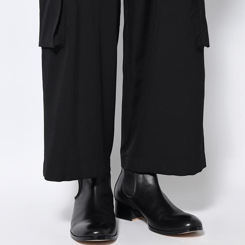 WOOL GABARDINE POCKET DETAIL PANTS -BLACK-