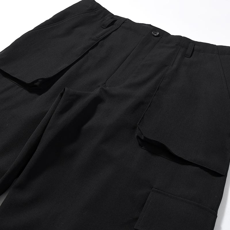 WOOL GABARDINE POCKET DETAIL PANTS -BLACK-