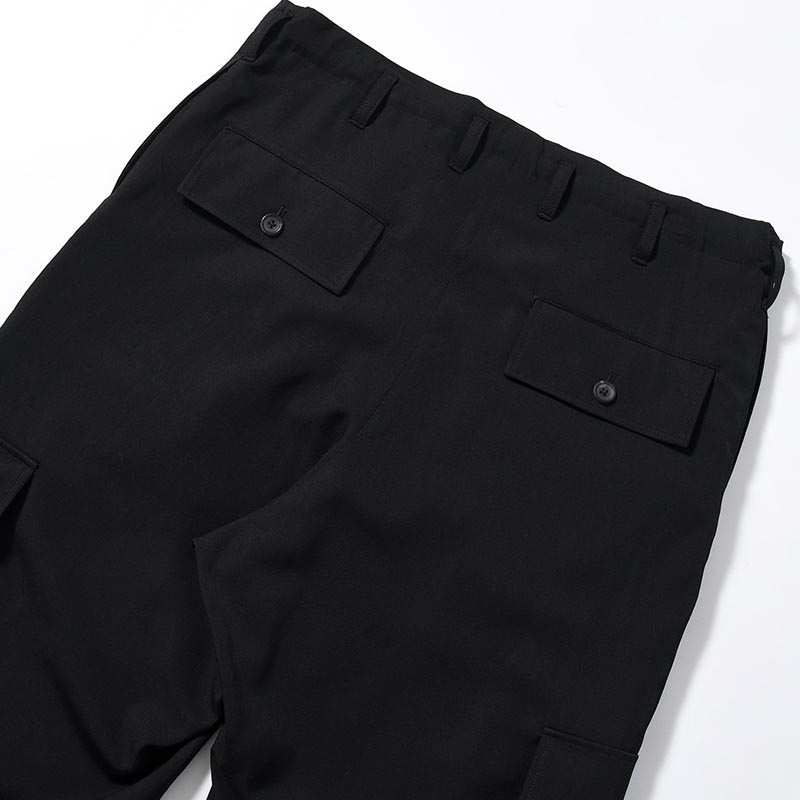 WOOL GABARDINE POCKET DETAIL PANTS -BLACK-