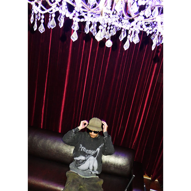 Allover Print Sweatshirt -BLACK-