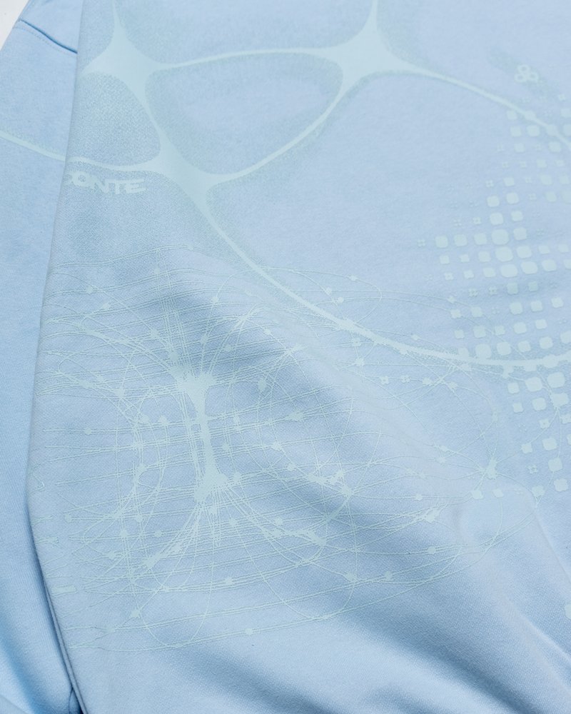 FULL-SIZE GRAPHIC PRINT CREW -LIGHT BLUE-