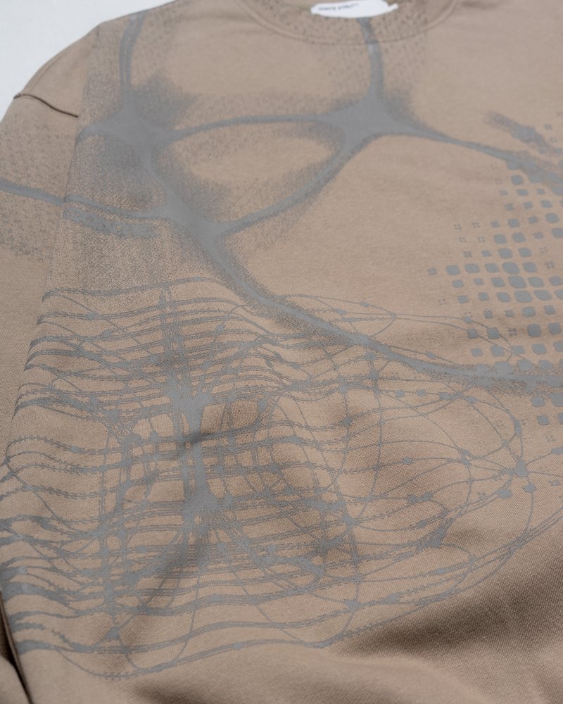 FULL-SIZE GRAPHIC PRINT CREW -SAND-