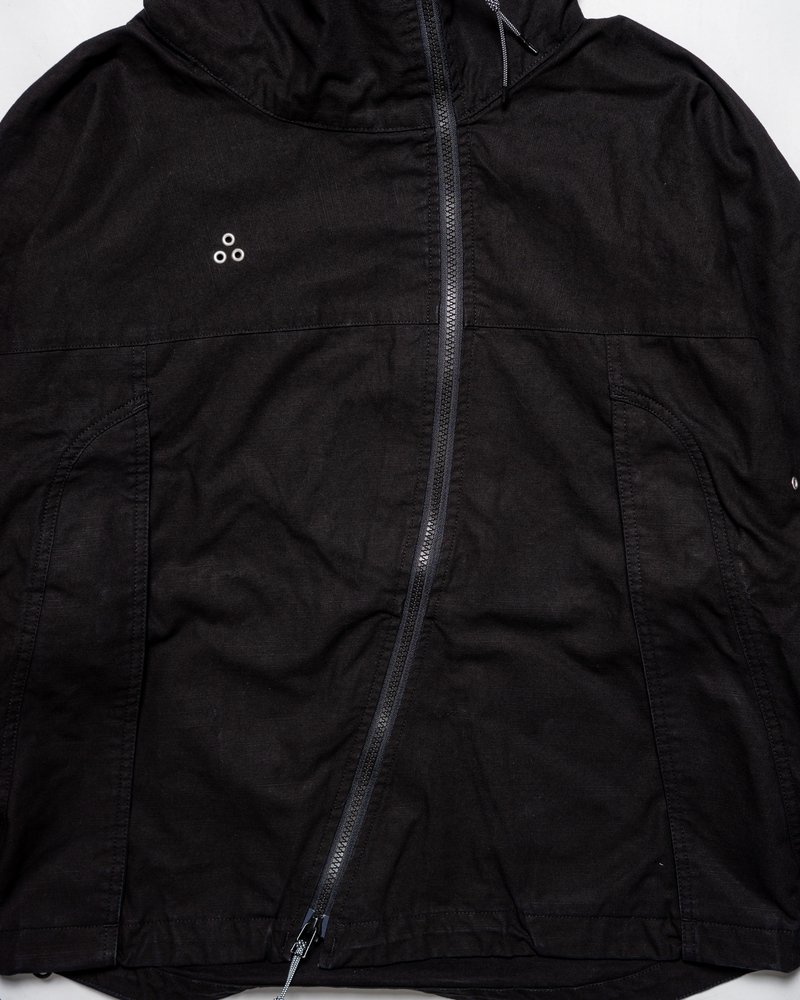 TREATED CURVED ZIP MOUNTAIN PARKA -BLACK-