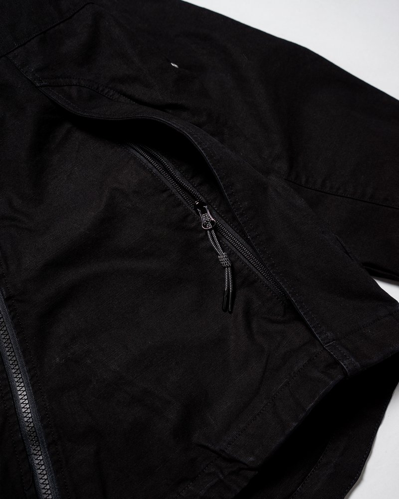 TREATED CURVED ZIP MOUNTAIN PARKA -BLACK-