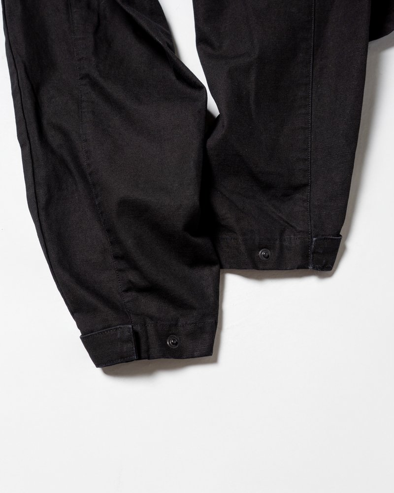 TREATED CURVED ZIP MOUNTAIN PARKA -BLACK-