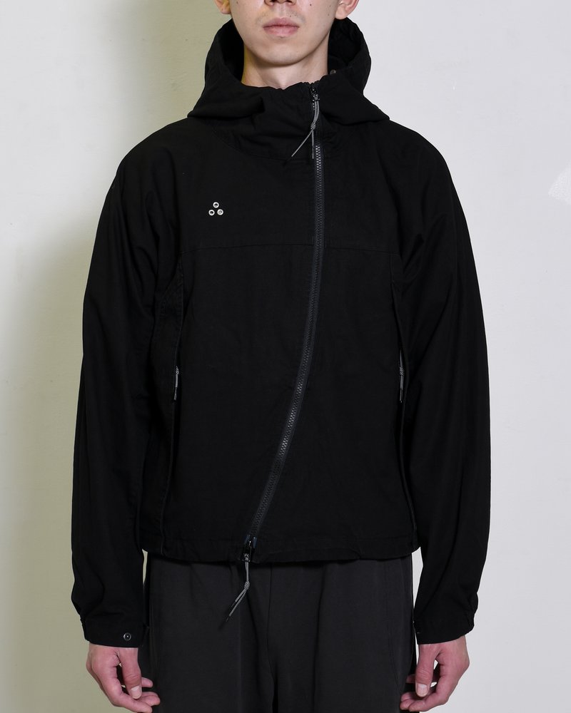 TREATED CURVED ZIP MOUNTAIN PARKA -BLACK-