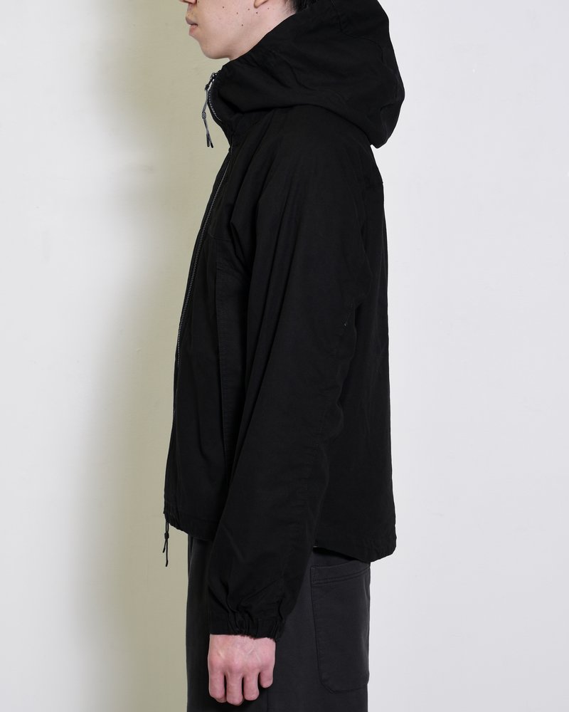 TREATED CURVED ZIP MOUNTAIN PARKA -BLACK-