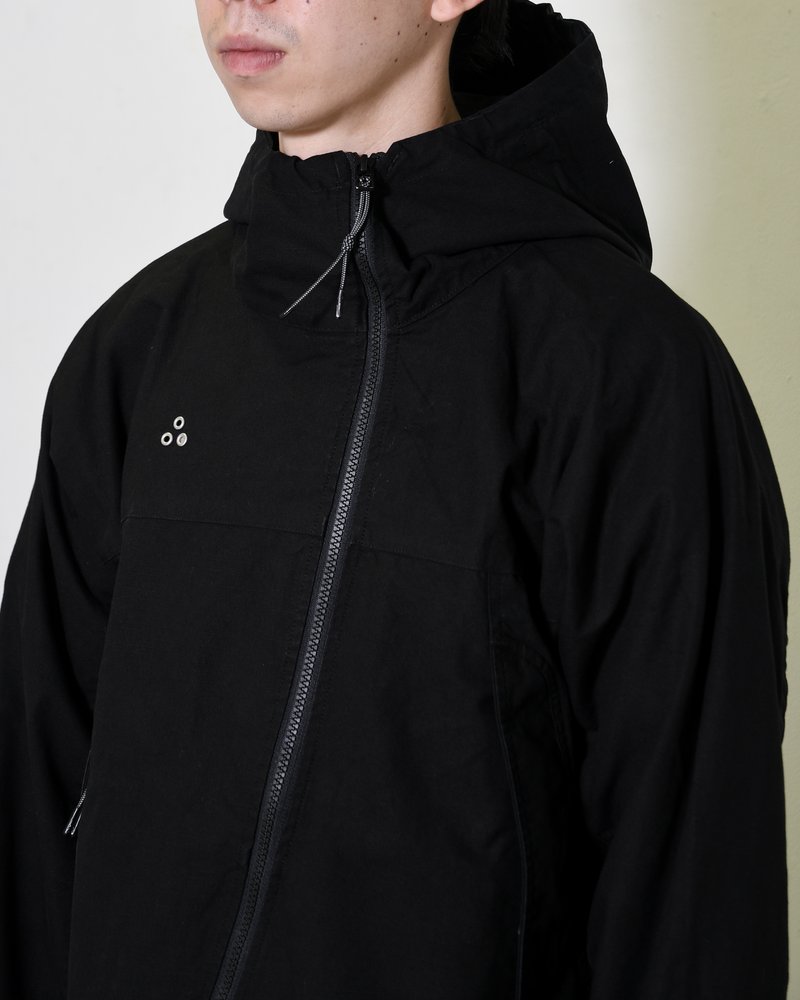 TREATED CURVED ZIP MOUNTAIN PARKA -BLACK-