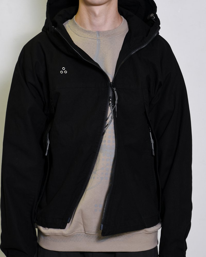 TREATED CURVED ZIP MOUNTAIN PARKA -BLACK-