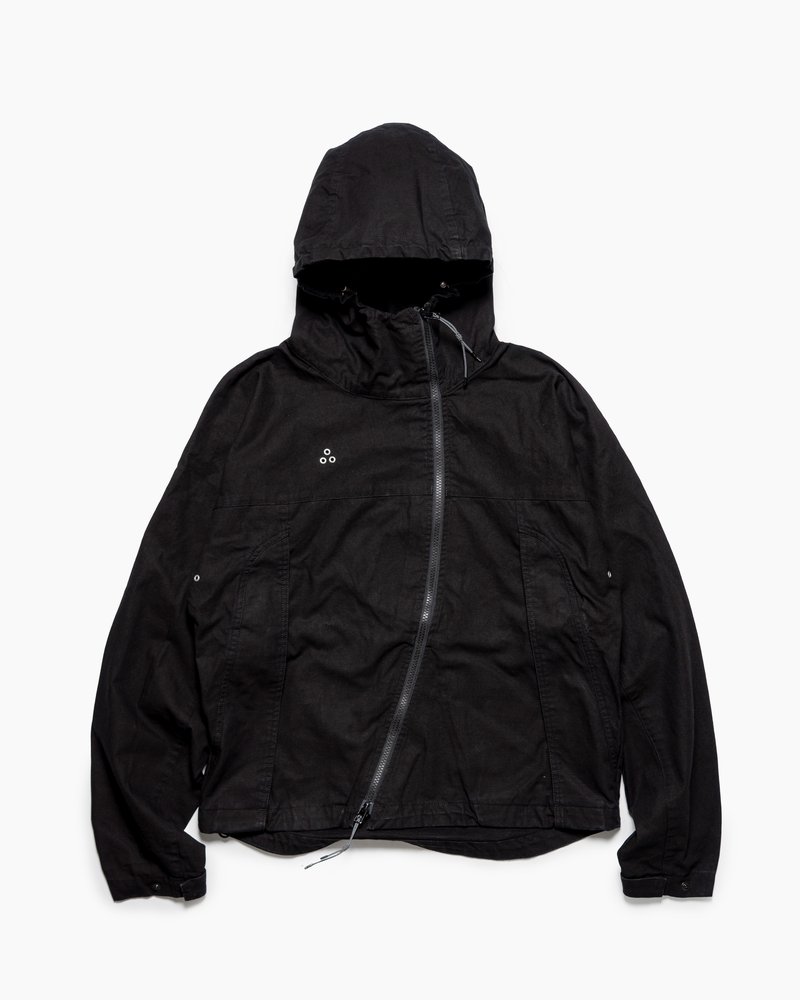 TREATED CURVED ZIP MOUNTAIN PARKA -BLACK-