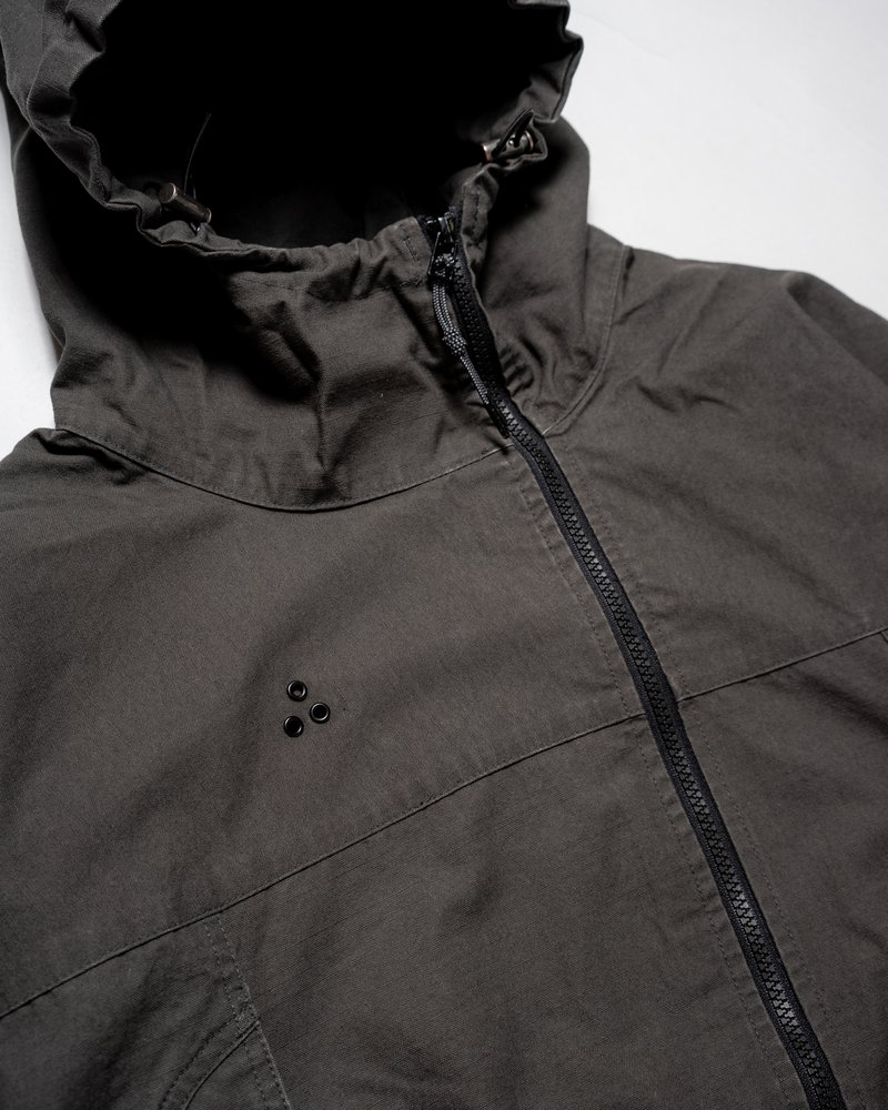 TREATED CURVED ZIP MOUNTAIN PARKA -GREY-