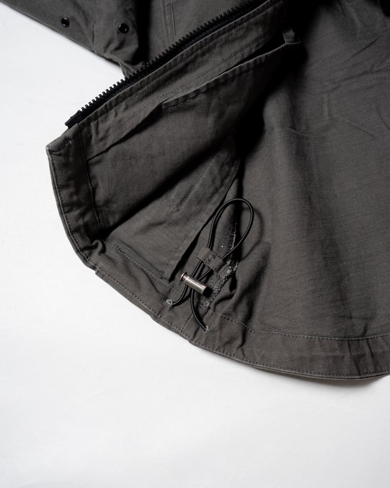 TREATED CURVED ZIP MOUNTAIN PARKA -GREY-