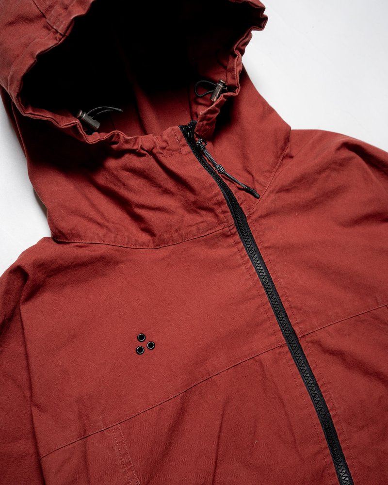 TREATED CURVED ZIP MOUNTAIN PARKA -RED-