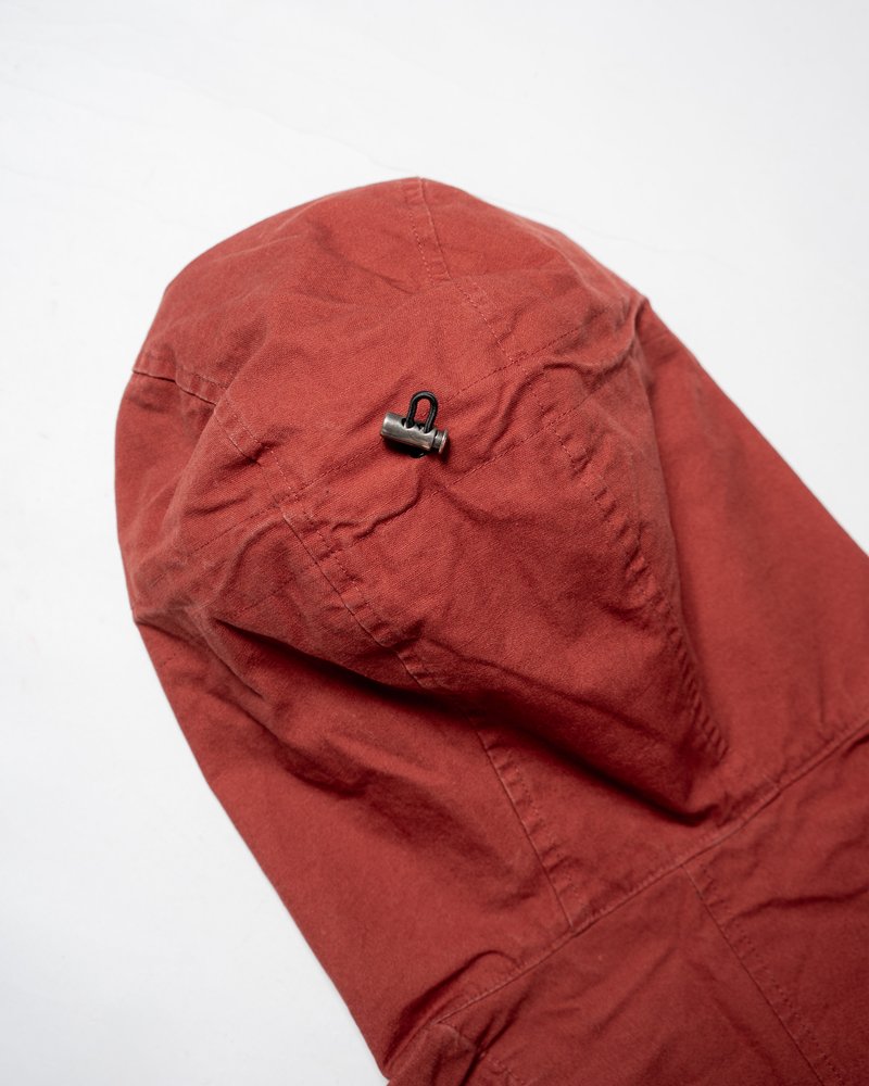 TREATED CURVED ZIP MOUNTAIN PARKA -RED-