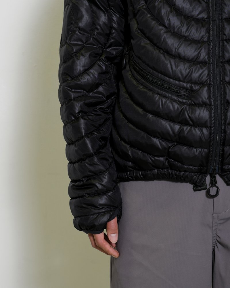 CIRCLE QUILTED DOWN JACKET -BLACK-