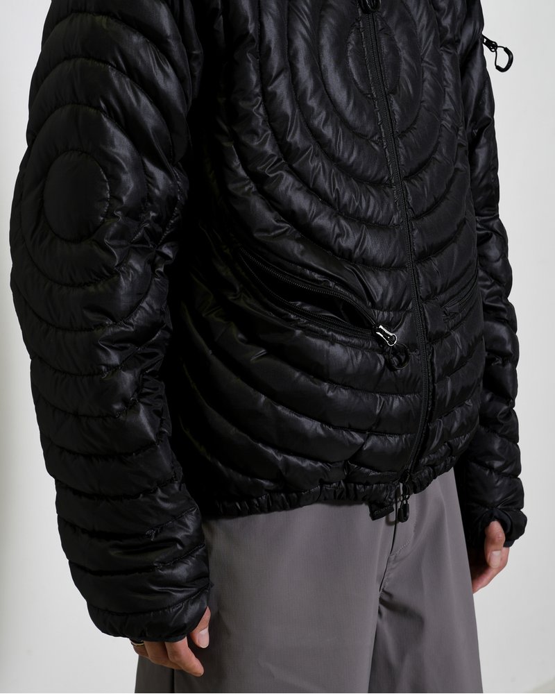 CIRCLE QUILTED DOWN JACKET -BLACK-