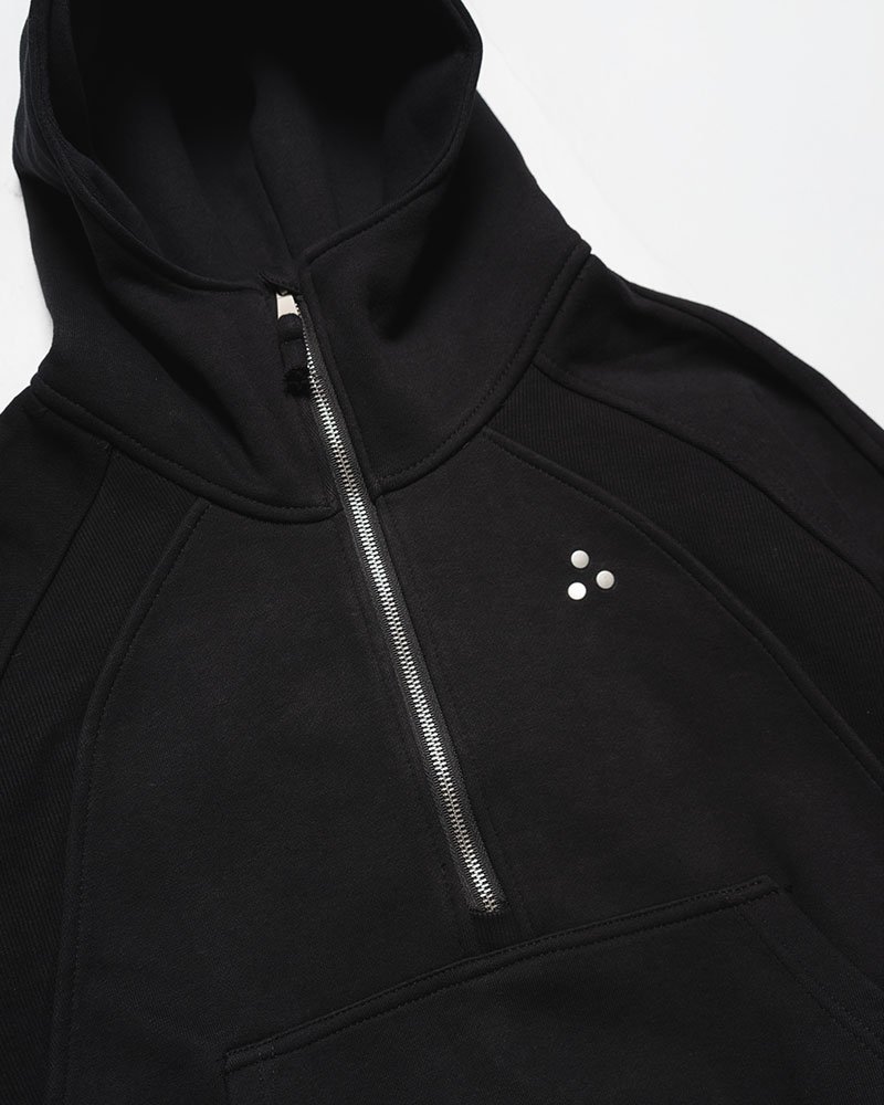 PANEL-SWITCHING HALF-ZIP HOODIE -BLACK-