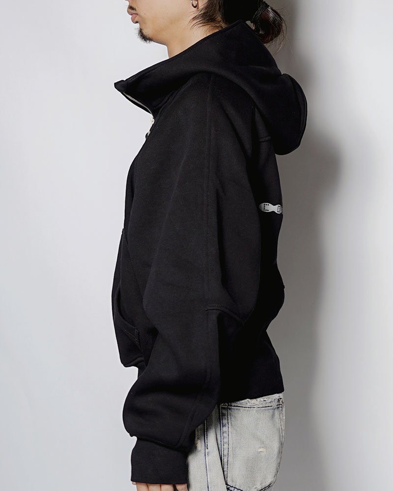 PANEL-SWITCHING HALF-ZIP HOODIE -BLACK-