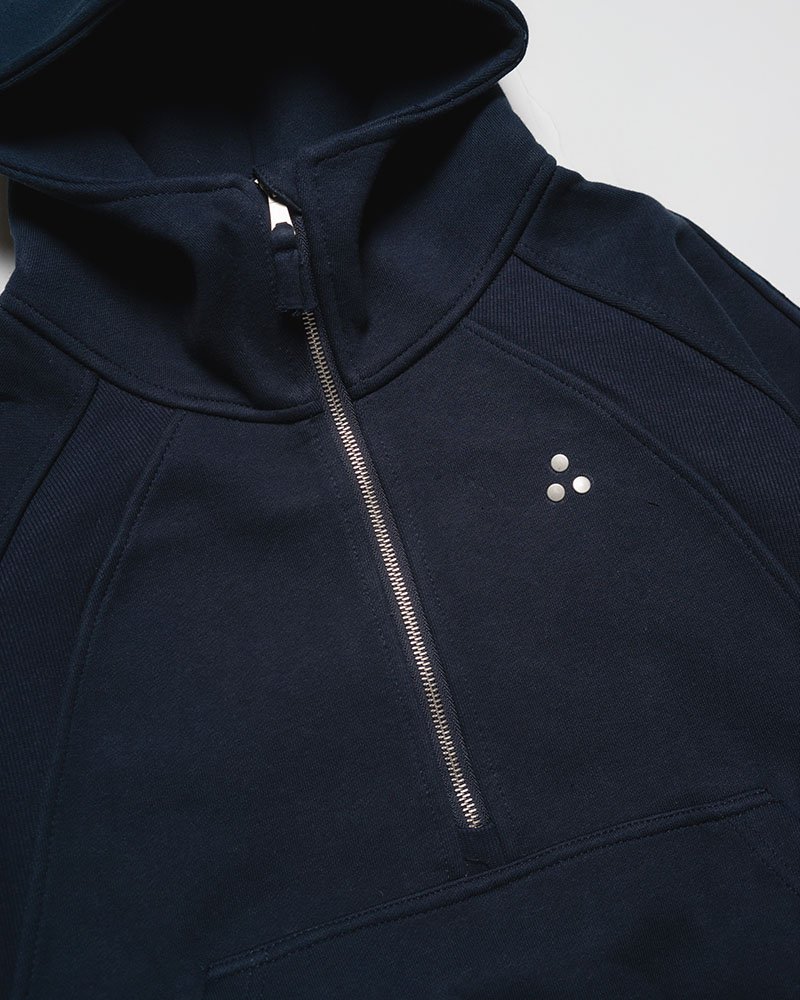 PANEL-SWITCHING HALF-ZIP HOODIE -NAVY-
