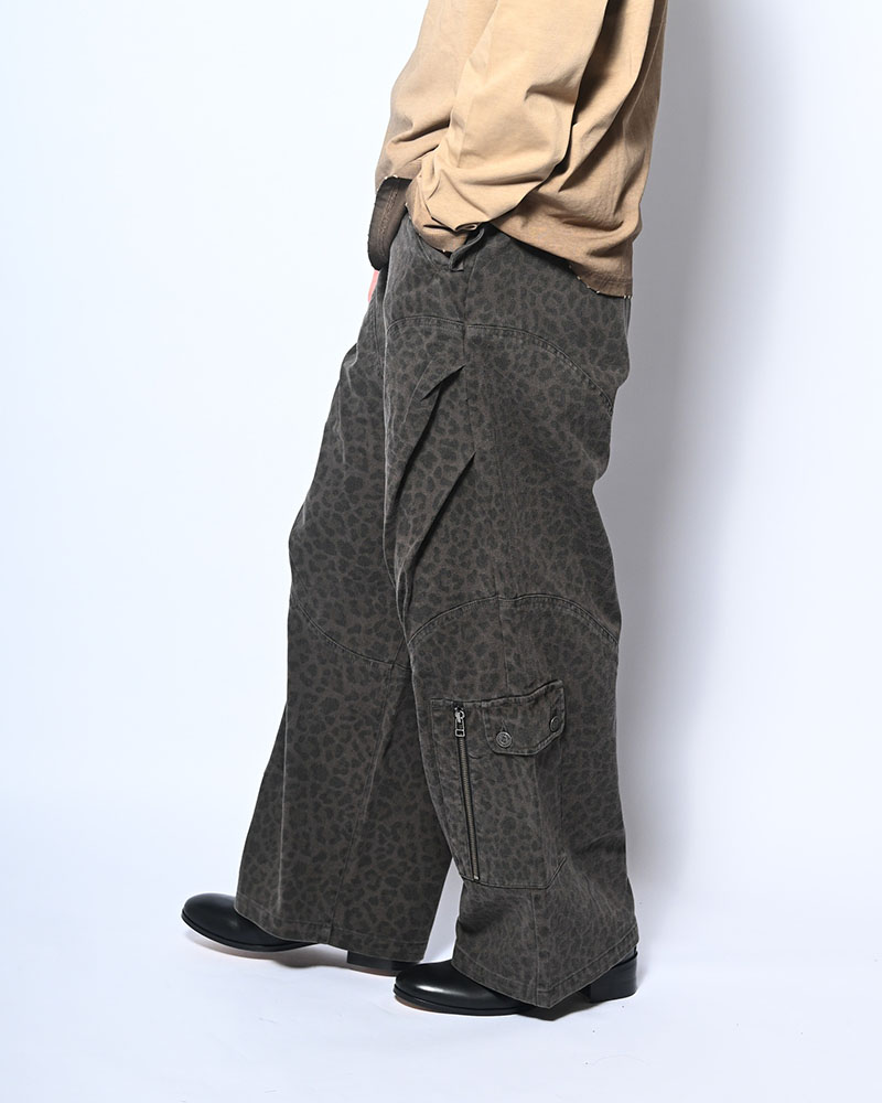 LEOPARD TUCK CURGO PANTS -GRAY-