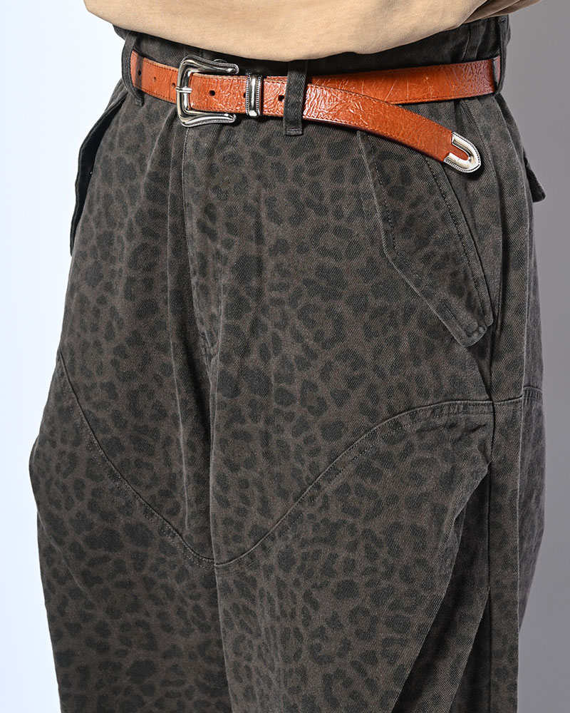 LEOPARD TUCK CURGO PANTS -GRAY-