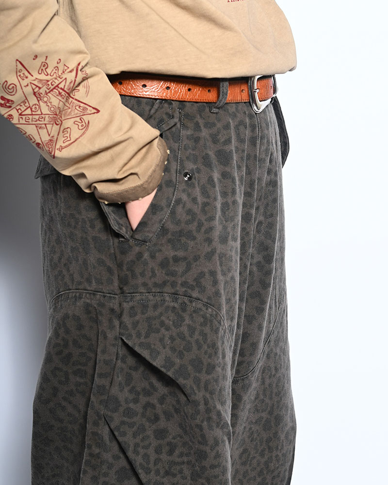 LEOPARD TUCK CURGO PANTS -GRAY-