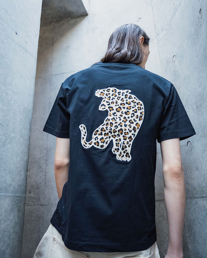 UNCERTAIN LEOPARD TEE -BLACK-
