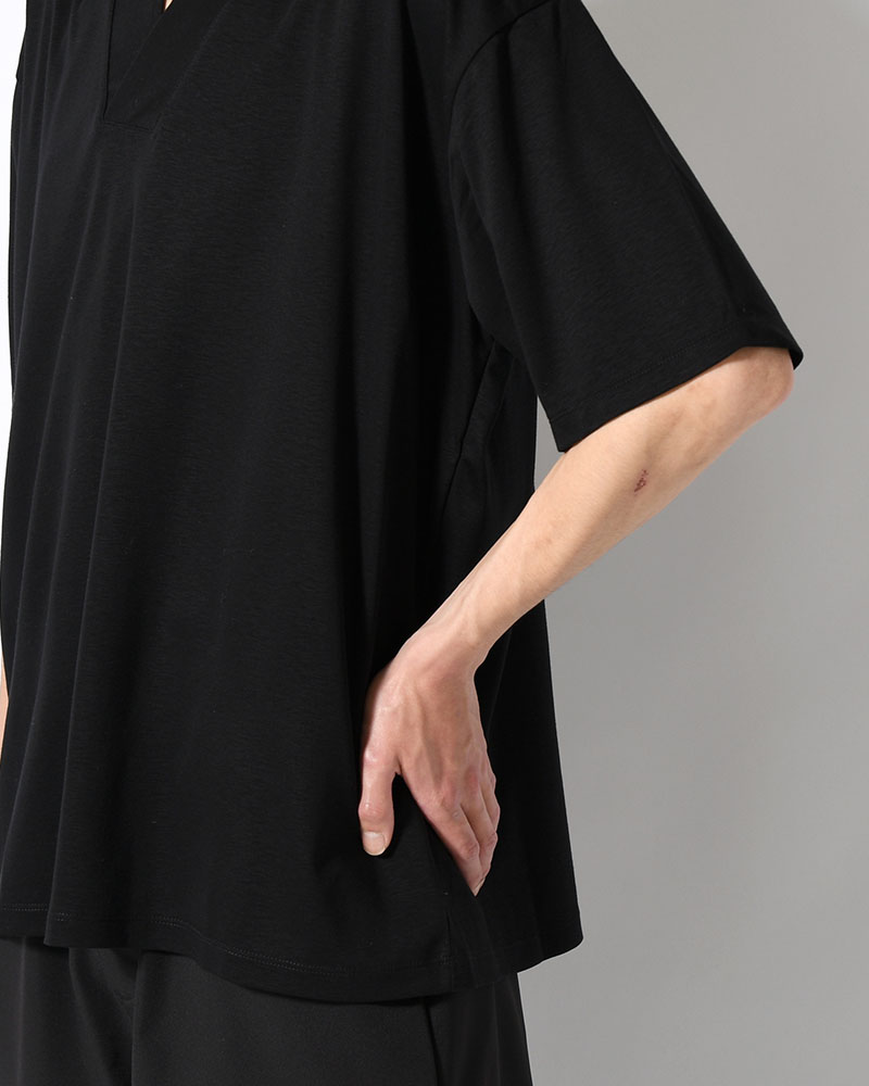 和 NECK S/S TEE -BLACK-