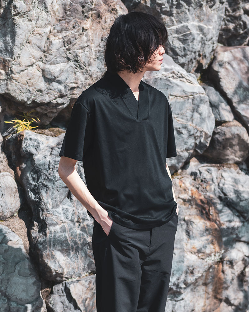 和 NECK S/S TEE -BLACK-