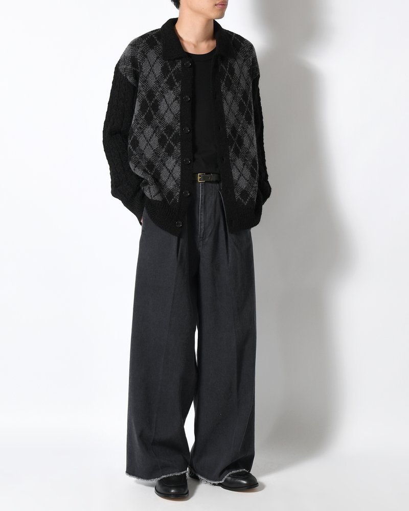 COLLARED ARGYLE CARDIGAN -BLACK-