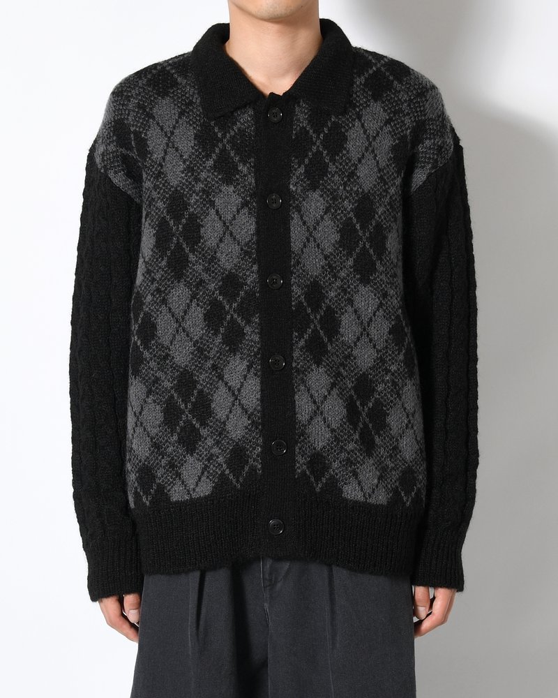 COLLARED ARGYLE CARDIGAN -BLACK-